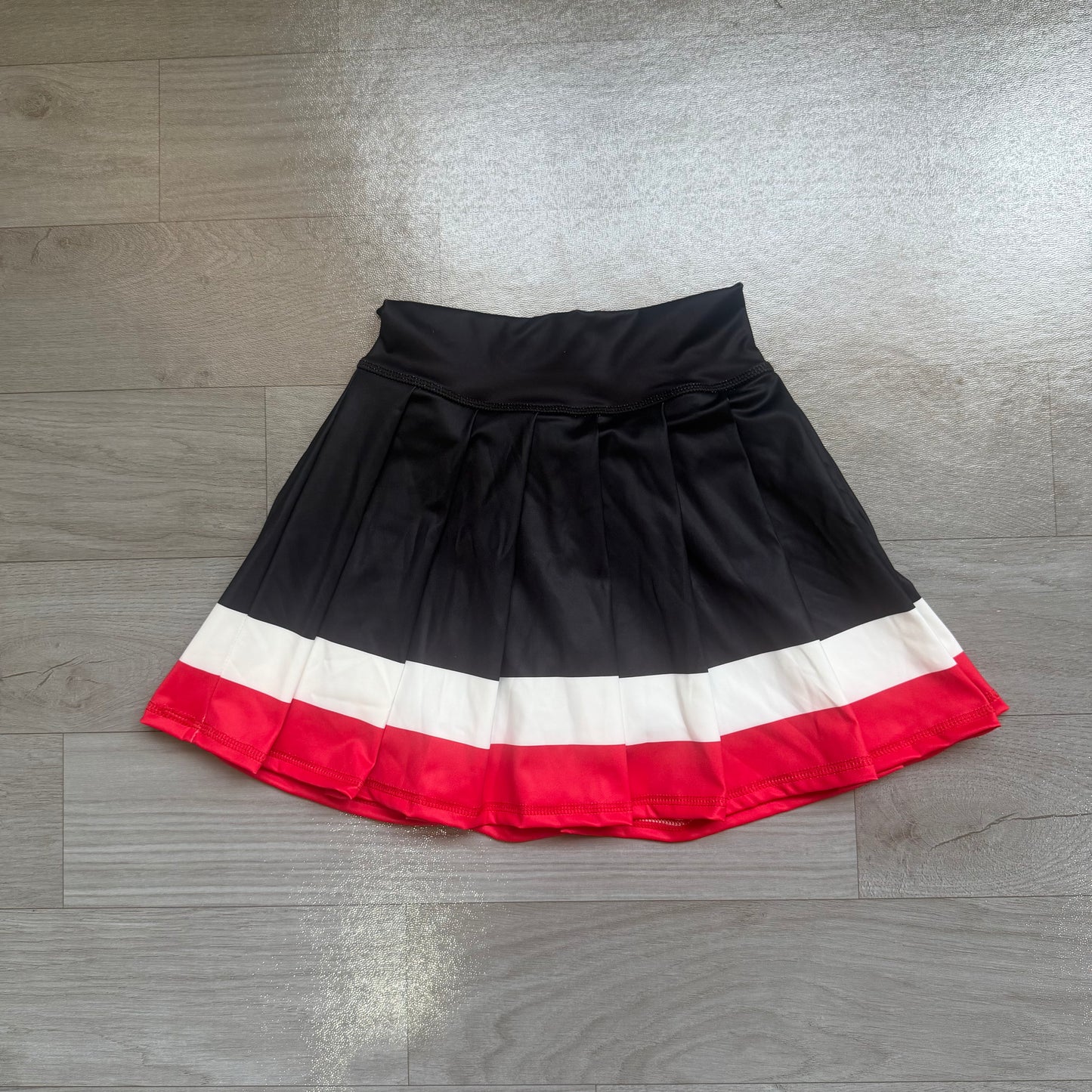 NO MOQ preorder GLK0320 GO TEAM Black White Red Pleated Skirts Girls Yoga Skirts 202607