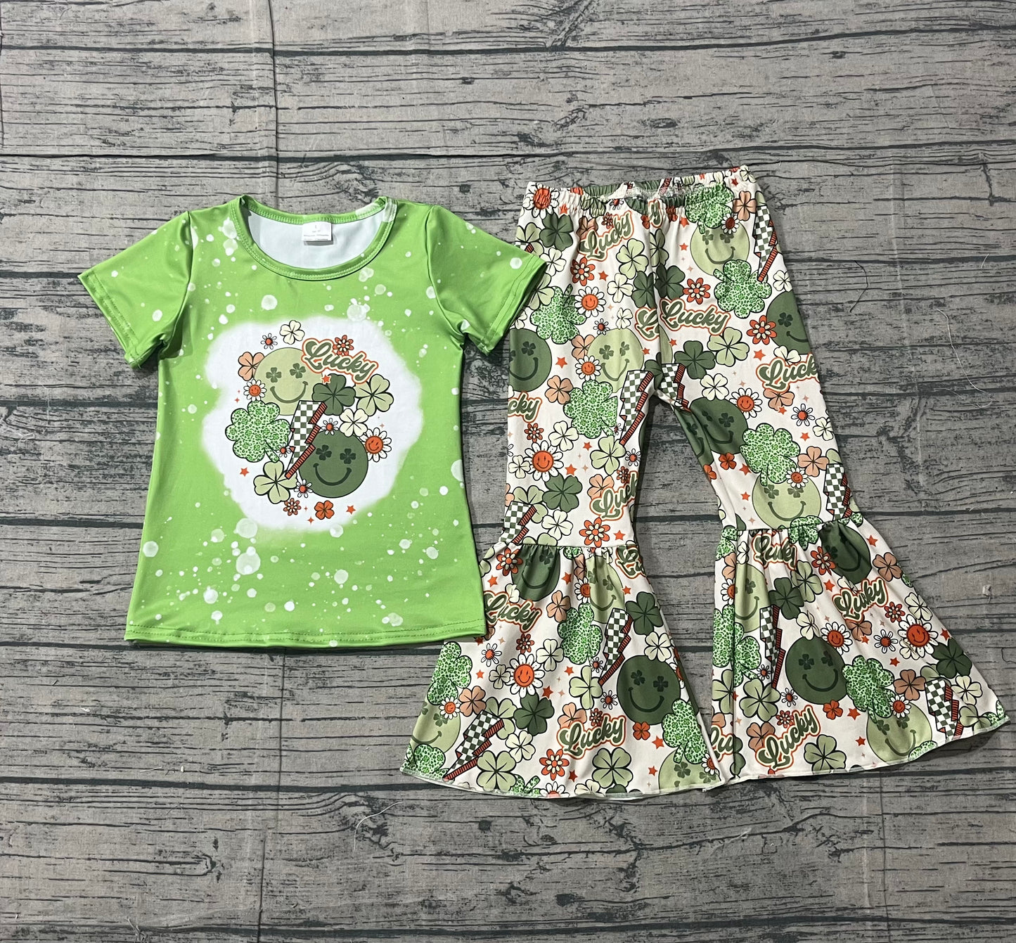 NO MOQ GSPO1876 St Patrick's Day Four-Leaf Clover Smile Face Green Short Sleeve Bell Bottom Pants Girls Sets 202601