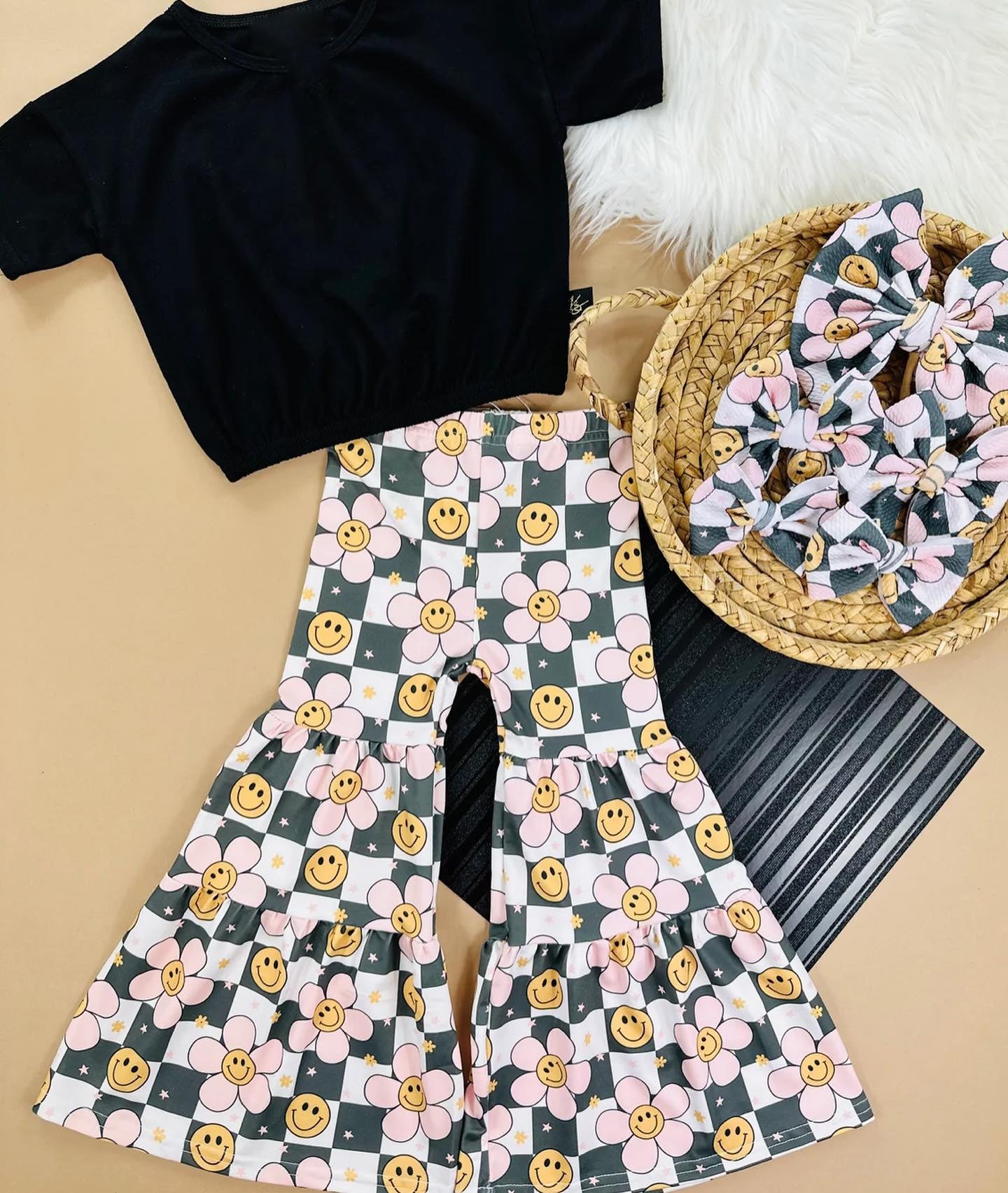 MOQ 5 PCS Preorder GSPO2198 Solid Black Short Sleeve Smile Face Flower Plaid Bell Bottom Pants Girls Pajama Set 202511