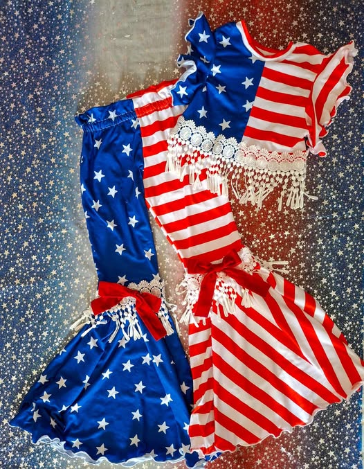 MOQ 5 PCS Preorder GSPO2279 4th of July Lace Ruffle Tassel Stripe Star Flying Sleeve Bell Bottom Pants Girls Sets 202512