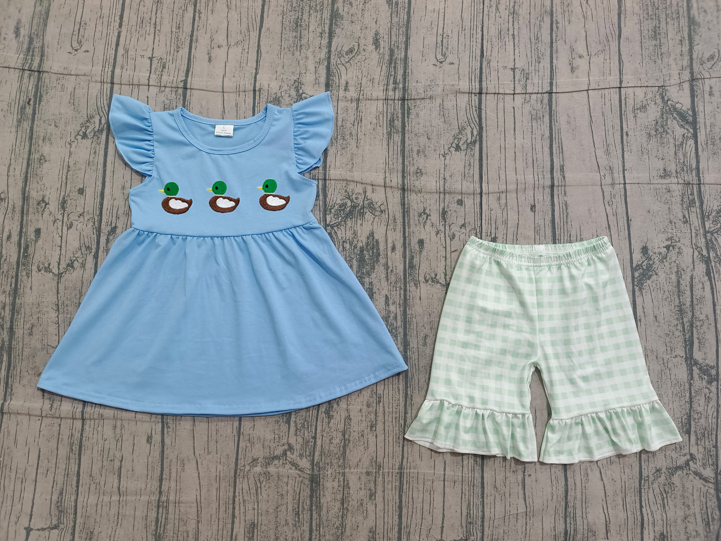 NO MOQ preorder GSSO2728 Embroidered Three Ducks Blue Flying Sleeve Green Plaid Shorts Girls Set 202512 Sibling
