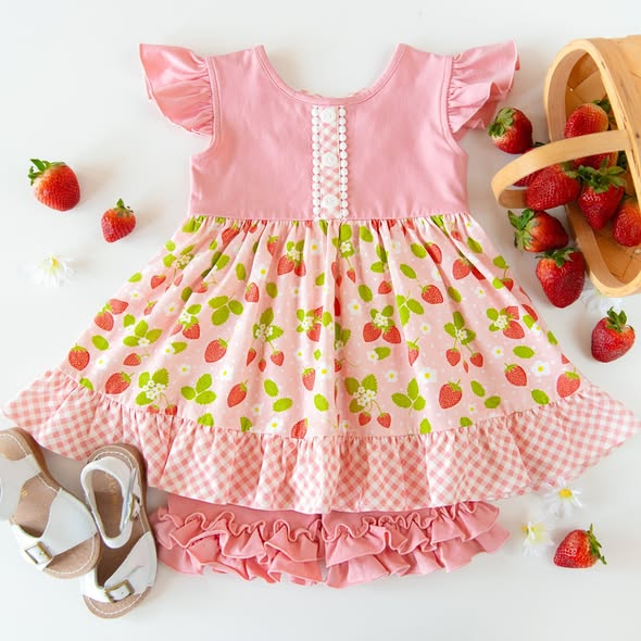 MOQ 5 PCS Preorder GSSO2905 Flower Strawberry Leaves Plaid Ruffle Pink Flying Sleeve Shorts Girls Sets 202511