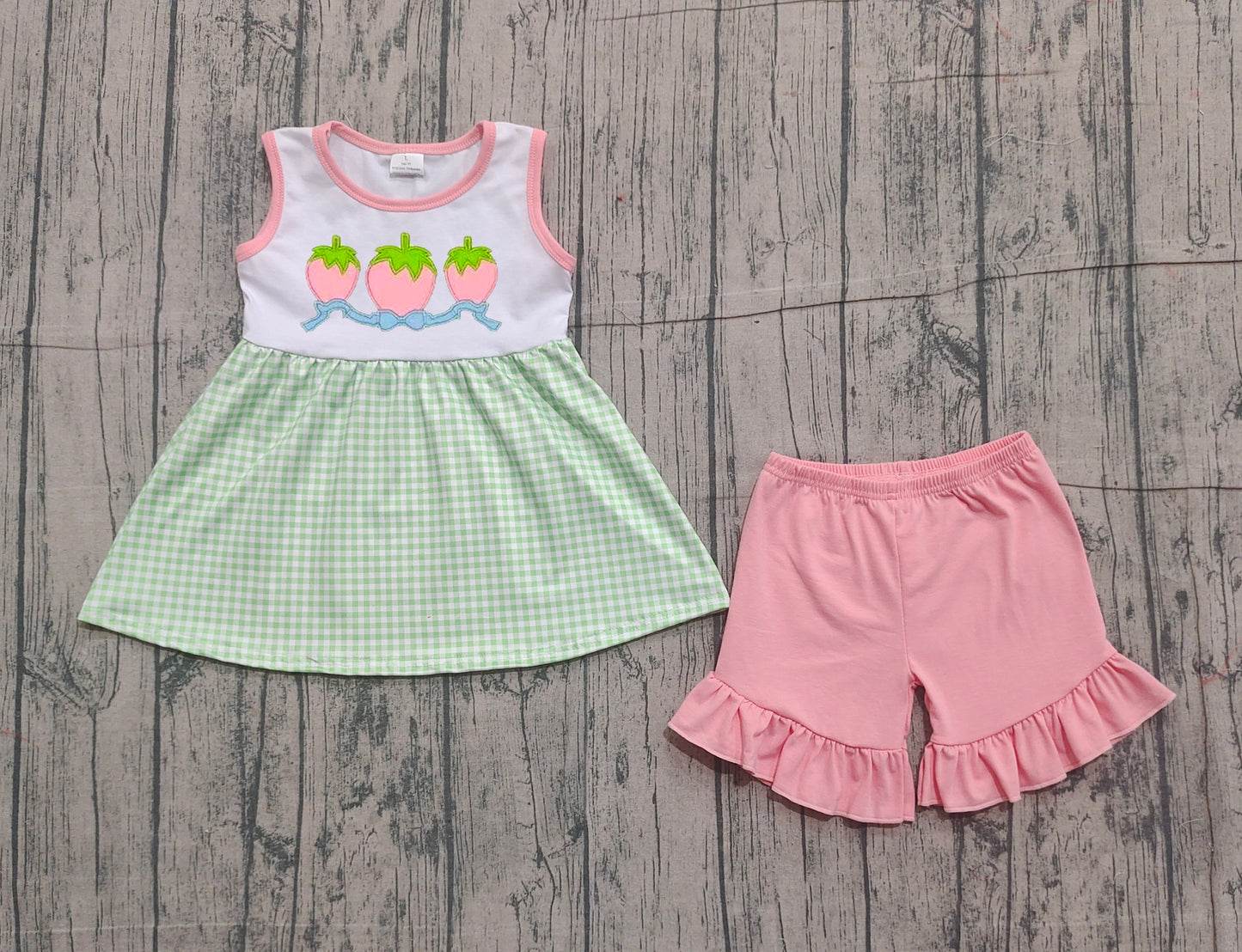 NO MOQ Preorder GSSO2981 Embroidered Strawberry Bows Green Plaid Pink Sleeveless Shorts Girls Sets 202512