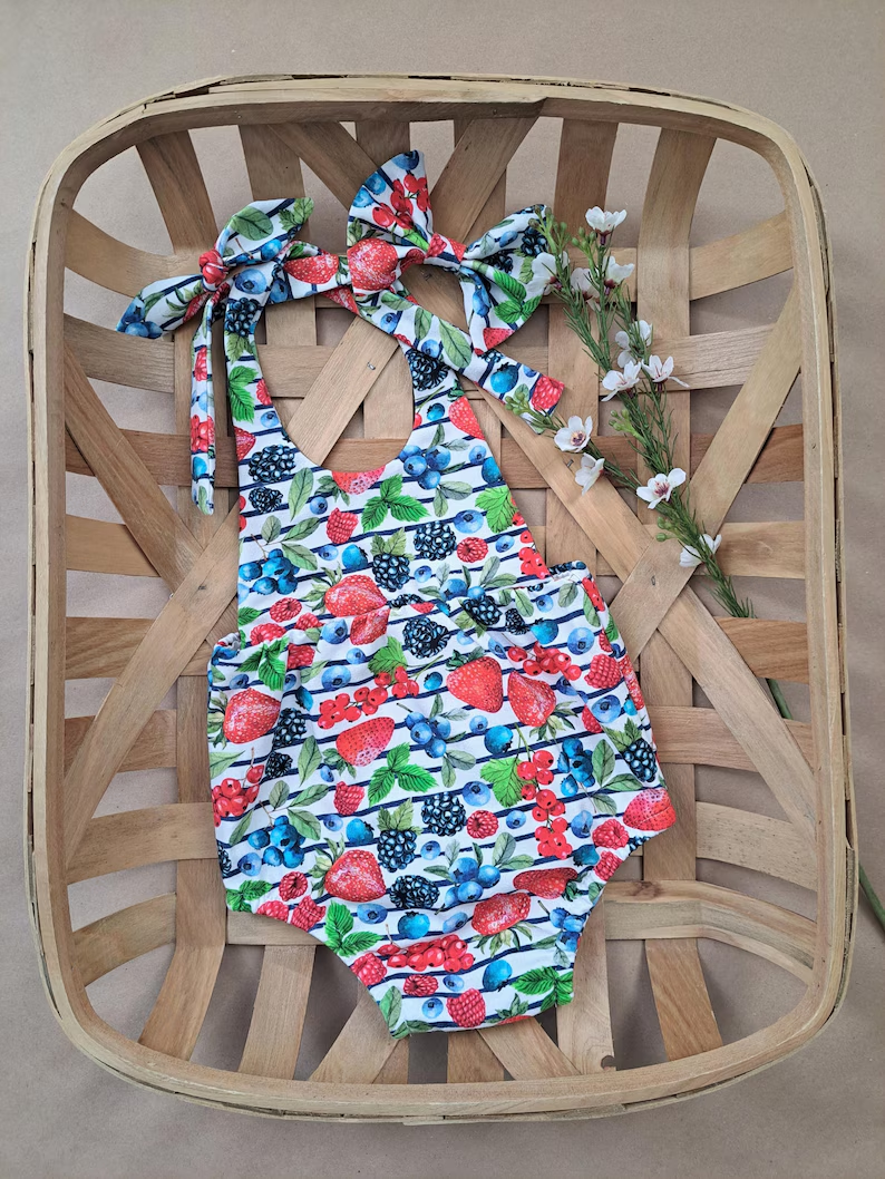 MOQ 5 PCS preorder SR3944 Strawberry Blueberry Stripe Halter Girls Bubble Romper 202601