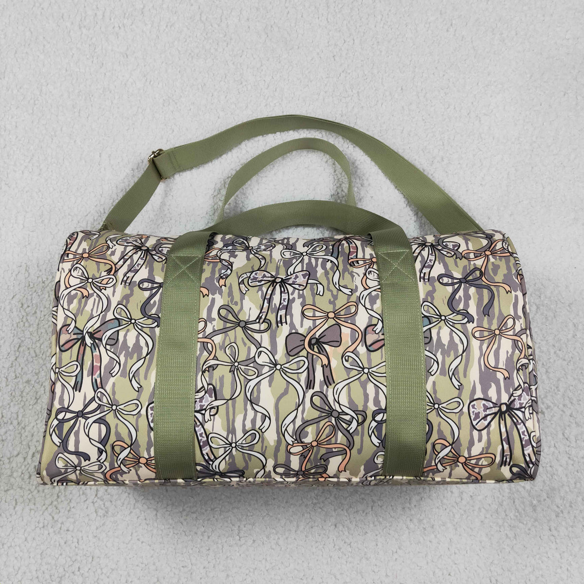 BA0392 Hunting Camo Bows Duffle Bag