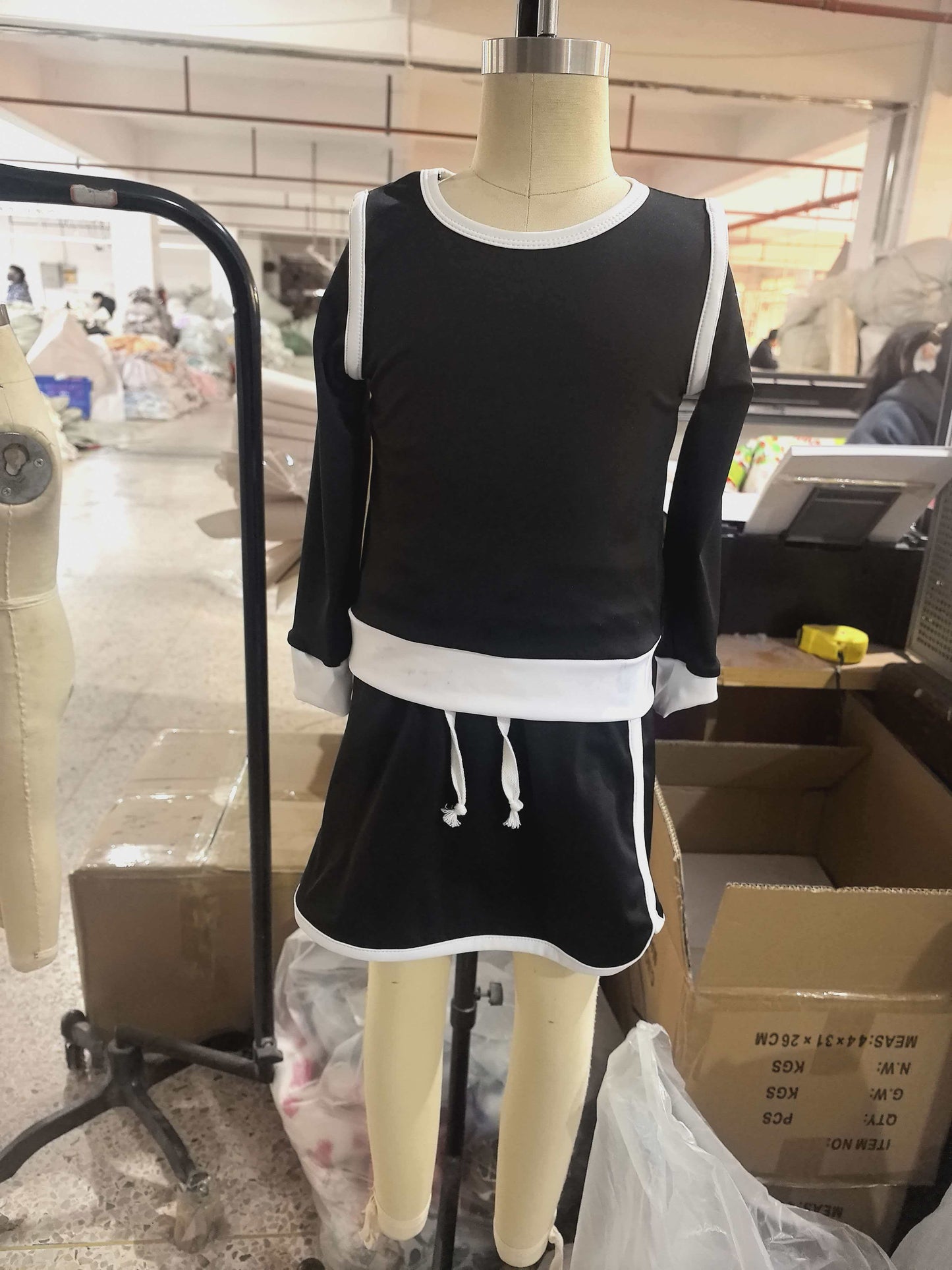GLD1481 Black White Long-Sleeved Skirts Girls Yoga Sets 202602 RTS