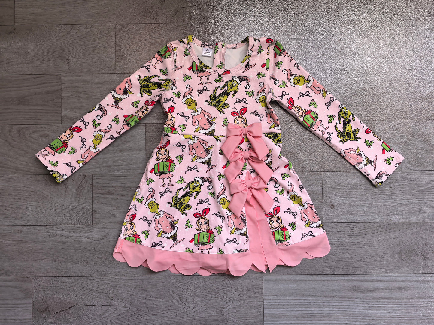 NO MOQ Preorder GLD1656 Christmas Grinch Light Pink Bows Scalloped Long Sleeve Yoga Dresses for Girls 202607
