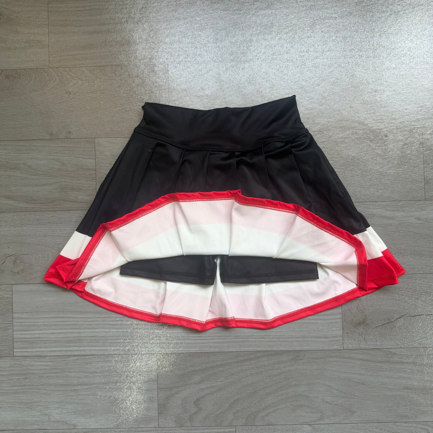 NO MOQ preorder GLK0320 GO TEAM Black White Red Pleated Skirts Girls Yoga Skirts 202607