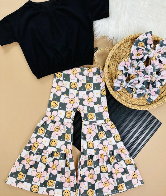 MOQ 5 PCS Preorder GSPO2198 Solid Black Short Sleeve Smile Face Flower Plaid Bell Bottom Pants Girls Pajama Set 202511