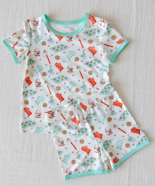 MOQ 5 PCS Preorder GSSO3133 Cookie Milk Gloves Star Pattern Light Green Trim White Short Sleeve Shorts Girls Sets 202601