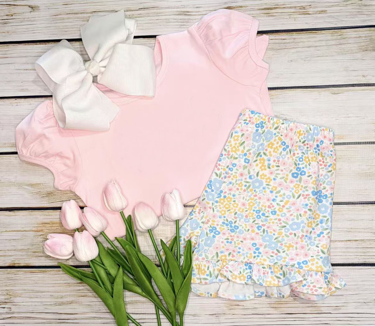 MOQ 5 PCS Preorder GSSO3665 Solid Pink Short Sleeve Floral Ruffle Shorts Girls Sets 202603