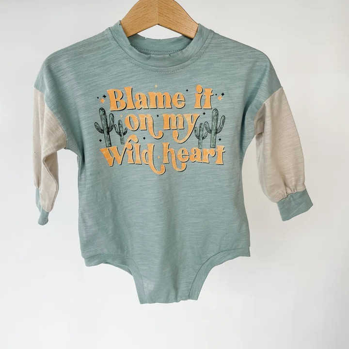 Preorder LR1442 NO MOQ blame it on my wild heart. Letter blue long-sleeved onesie