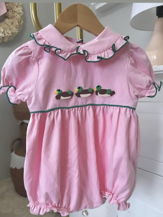 MOQ 5 PCS preorder SR3532 Ducks Doll Collar Pink Green Ruffle Short-Sleeved Girls Bubble Romper 202511